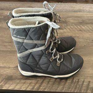 Like New Columbia techlite waterproof snowboots size 6